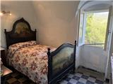 Ref. 012 – Spacious, sunny house with panoramic terrace, storage rooms and private land in front.