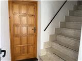 Ref. 018 – Sunny three-room flat in a traditional village house with stunning views over the valley and the sea.