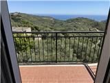 Ref. 018 – Sunny three-room flat in a traditional village house with stunning views over the valley and the sea.