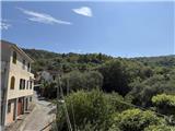 Rif. 012 &#8211; Soleggiata casa di ampia metratura con terrazza vista panoramica, depositi e terreno antistante di propriet&#224;.