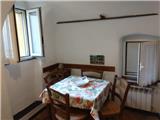 Ref. 048 - Typical village house on several floors with double entrance.