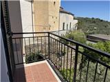 Ref. 018 – Sunny three-room flat in a traditional village house with stunning views over the valley and the sea.
