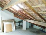 Ref. 40 &#8211; Centrally located flat with  garage and two large storage rooms on the attic floor.