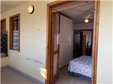 Ref. 008 &#8211; Sunny one-bedroom apartment on top floor with beautiful sea view.