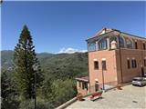 Ref. 018 – Sunny three-room flat in a traditional village house with stunning views over the valley and the sea.