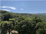 Rif. 012 &#8211; Soleggiata casa di ampia metratura con terrazza vista panoramica, depositi e terreno antistante di propriet&#224;.