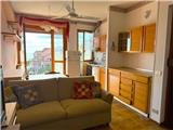 Rif. 004 – Soleggiato bilocale in ultimo piano con terrazza vivibile e splendida vista mare