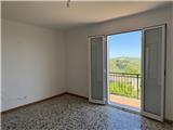 Ref. 018 – Sunny three-room flat in a traditional village house with stunning views over the valley and the sea.