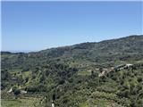 Ref. 018 – Sunny three-room flat in a traditional village house with stunning views over the valley and the sea.