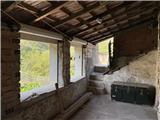 Ref. 012 – Spacious, sunny house with panoramic terrace, storage rooms and private land in front.