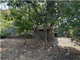 Ref. 012 – Spacious, sunny house with panoramic terrace, storage rooms and private land in front.