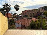Rif. 004 – Soleggiato bilocale in ultimo piano con terrazza vivibile e splendida vista mare