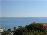 Ref. 008 &#8211; Sunny one-bedroom apartment on top floor with beautiful sea view.