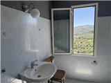 Ref. 018 – Sunny three-room flat in a traditional village house with stunning views over the valley and the sea.