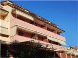 Rif. 016 &#8211; Soleggiato bilocale con splendida vista sul borgo e sulla vallata fino al mare.