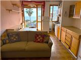 Rif. 004 – Soleggiato bilocale in ultimo piano con terrazza vivibile e splendida vista mare