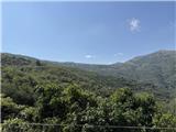 Rif. 012 &#8211; Soleggiata casa di ampia metratura con terrazza vista panoramica, depositi e terreno antistante di propriet&#224;.