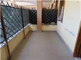 Rif. 004 – Soleggiato bilocale in ultimo piano con terrazza vivibile e splendida vista mare
