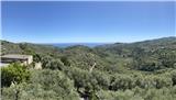 Ref. 018 – Sunny three-room flat in a traditional village house with stunning views over the valley and the sea.