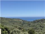 Ref. 018 – Sunny three-room flat in a traditional village house with stunning views over the valley and the sea.