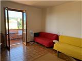 Rif. 016 &#8211; Soleggiato bilocale con splendida vista sul borgo e sulla vallata fino al mare.