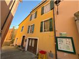 Rif. 023 &#8211; Casa di paese su tre piani con terrazza vista mare.