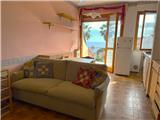 Rif. 004 – Soleggiato bilocale in ultimo piano con terrazza vivibile e splendida vista mare