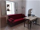 Ref. 042 - House on two floors in the historic centre with large cellar.