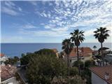 Rif. 004 – Soleggiato bilocale in ultimo piano con terrazza vivibile e splendida vista mare