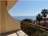 Ref. 008 &#8211; Sunny one-bedroom apartment on top floor with beautiful sea view.