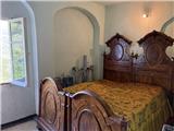 Ref. 012 – Spacious, sunny house with panoramic terrace, storage rooms and private land in front.