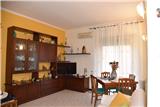 Ref. 052 – Spacious Renovated Apartment with Two Bathrooms
