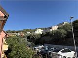 Rif. 016 &#8211; Soleggiato bilocale con splendida vista sul borgo e sulla vallata fino al mare.