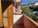 Rif. 016 &#8211; Soleggiato bilocale con splendida vista sul borgo e sulla vallata fino al mare.
