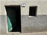 Ref. 012 – Spacious, sunny house with panoramic terrace, storage rooms and private land in front.