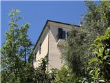 Ref. 018 – Sunny three-room flat in a traditional village house with stunning views over the valley and the sea.