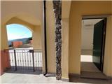 Rif. 046 - Bilocale con portico ed ampia terrazza vivibile. Bella vista panoramica sulla vallata fino al mare.