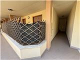 Rif. 004 – Soleggiato bilocale in ultimo piano con terrazza vivibile e splendida vista mare