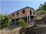 Rif. 011 &#8211; Cemento armato di casa indipendente vista mare con circostante terreno di propriet&#224; esclusiva

