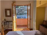 Rif. 016 &#8211; Soleggiato bilocale con splendida vista sul borgo e sulla vallata fino al mare.