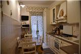 Ref. 052 – Spacious Renovated Apartment with Two Bathrooms