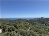 Ref. 018 – Sunny three-room flat in a traditional village house with stunning views over the valley and the sea.