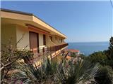 Ref. 008 &#8211; Sunny one-bedroom apartment on top floor with beautiful sea view.