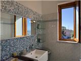Rif. 016 &#8211; Soleggiato bilocale con splendida vista sul borgo e sulla vallata fino al mare.