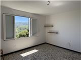 Ref. 018 – Sunny three-room flat in a traditional village house with stunning views over the valley and the sea.