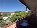 Rif. 016 &#8211; Soleggiato bilocale con splendida vista sul borgo e sulla vallata fino al mare.