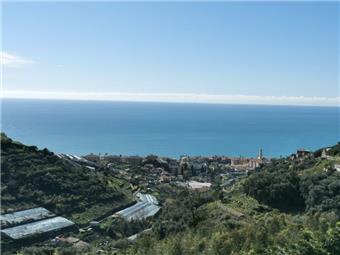 Rif. 052- Bilocale su due livelli vista mare box e cantina