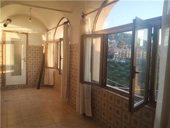 Rif. 026 – Casa in pietra nel centro storico sita al piano terreno di antico palazzo vescovile.
