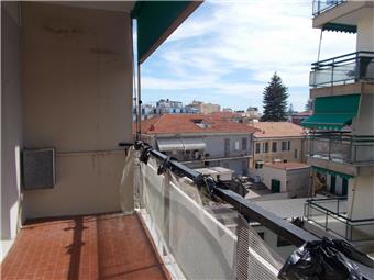 Ref. 064 – Central Apartment with Cellar