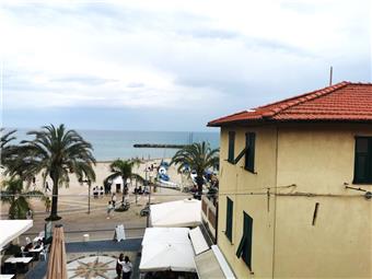 Rif. 059 - Bilocale fronte mare